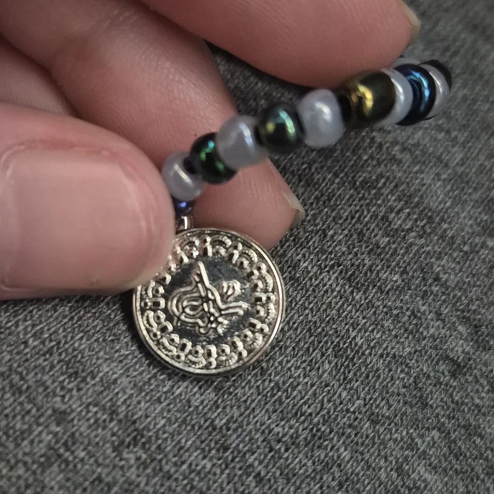 Layered string bracelet - Picture 3 of 3